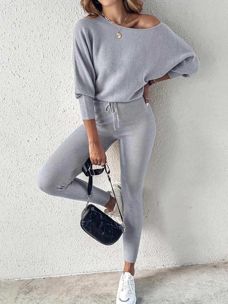 Casual Two-Piece Outfit Featuring A Long-Sleeve Pullover And High-Waisted Drawstring Pants