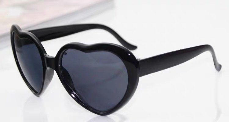 Heart-Shaped Light Glasses – Elegant Special-Effect Sunglasses