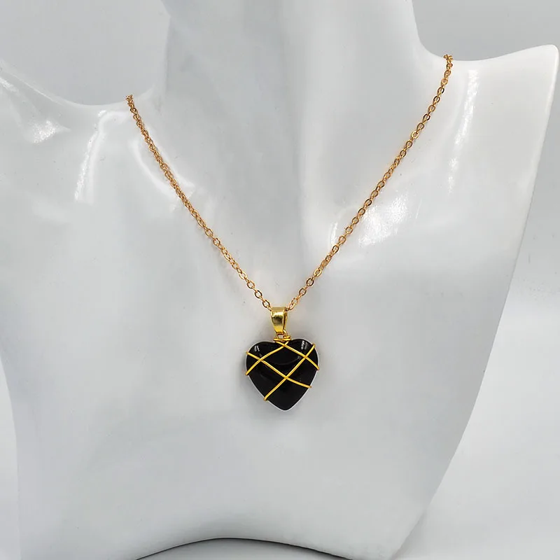 56C86D13-29C5-416C-958E-0A8916A6Bdea.jpg Heart Crystal Necklace For Women